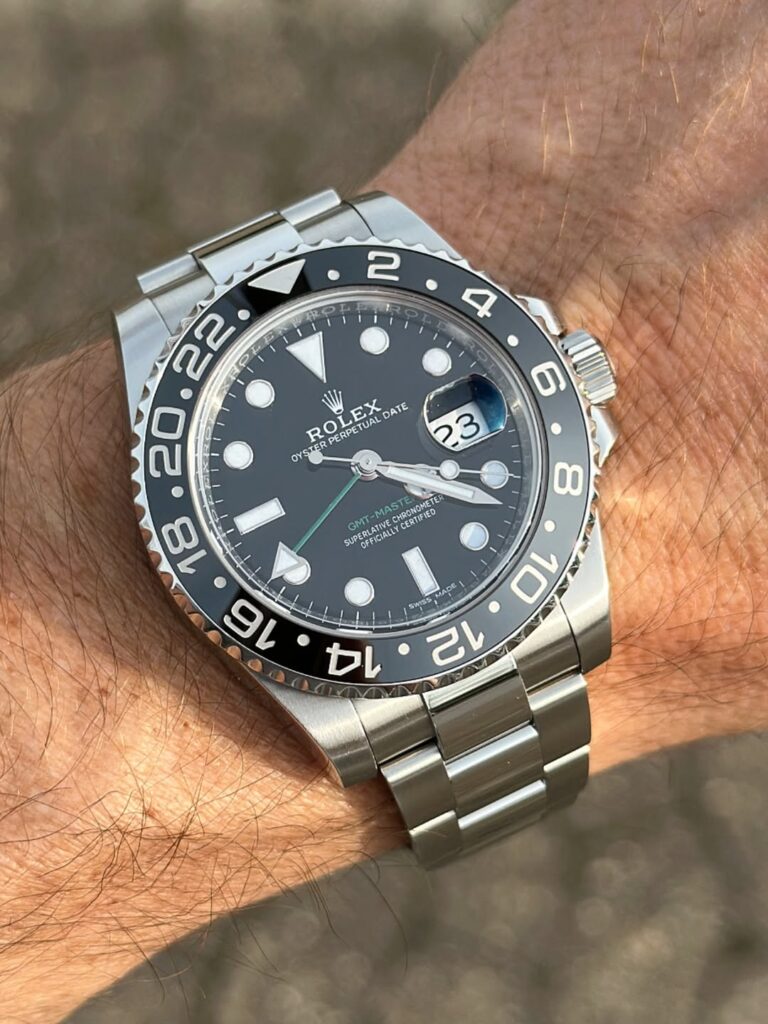 After almost two months in a bank safe deposit box, the GMT is back on the wrist 😎🖤💚..Follow-