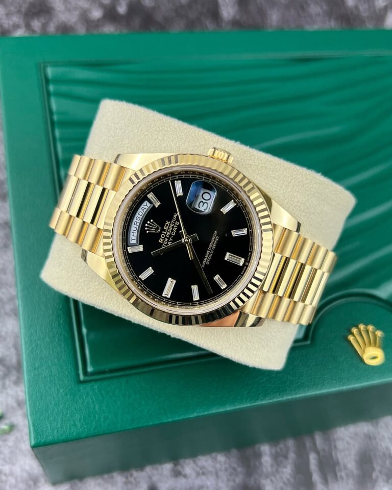 228238 yellow gold DayDate 40 black diamond baguette dial💎2021 model complete with box, papers