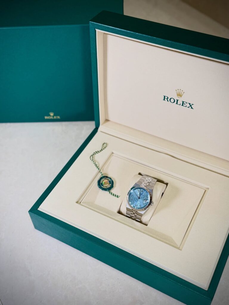 Rolex ~ “Land Dweller” 2026( Ref- 127336 ) قد يكون هذا المنتج غير متوفر للاستفسار يرجى التواصل م